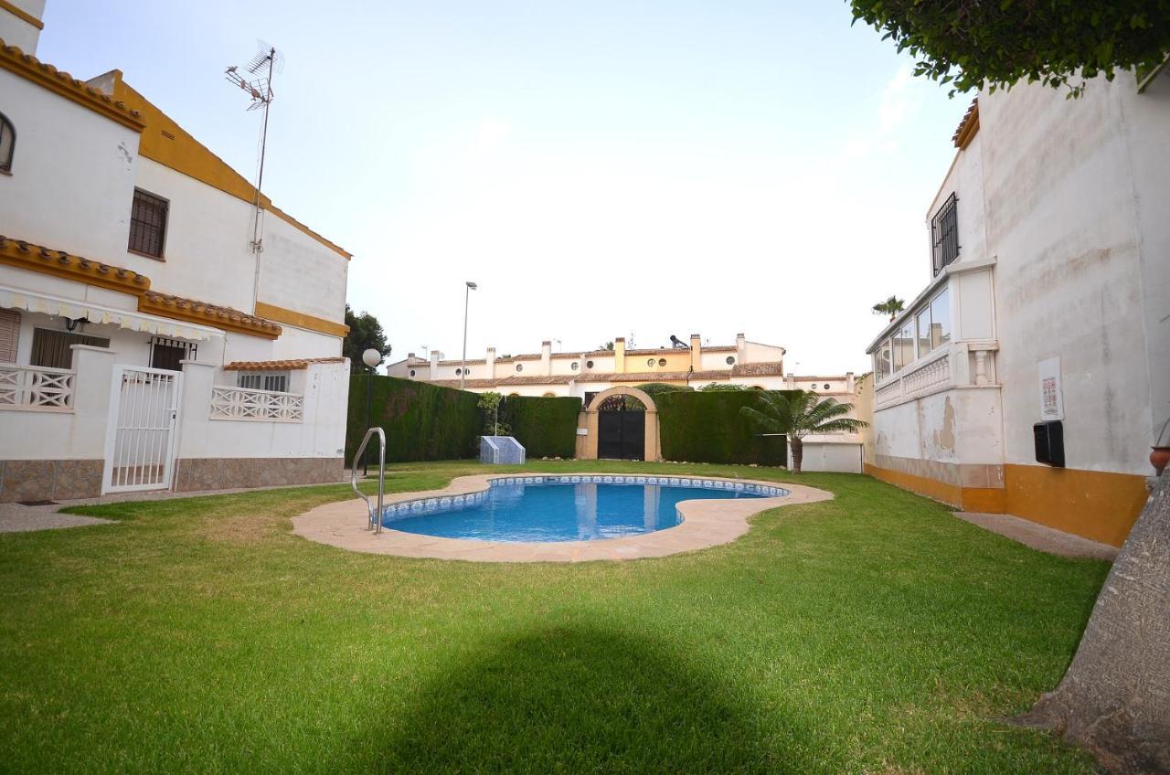 Agradable Adosado Con Piscina, Duchas Hidromasaje Villa Torrevieja Exterior foto
