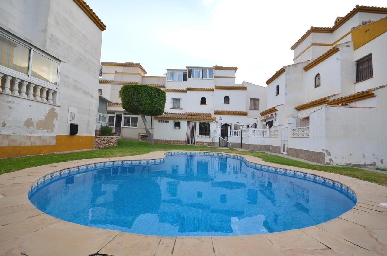 Agradable Adosado Con Piscina, Duchas Hidromasaje Villa Torrevieja Exterior foto