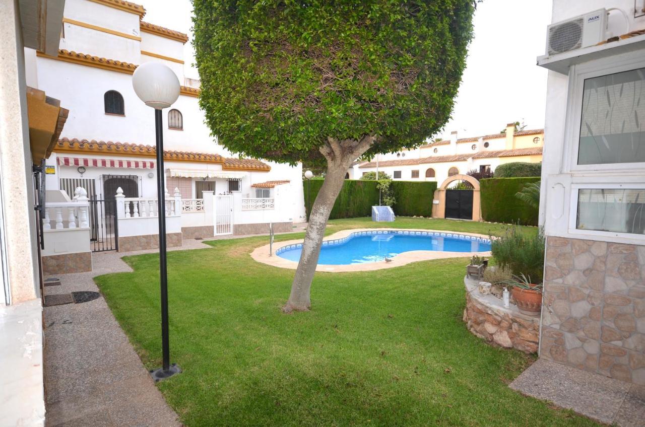 Agradable Adosado Con Piscina, Duchas Hidromasaje Villa Torrevieja Exterior foto